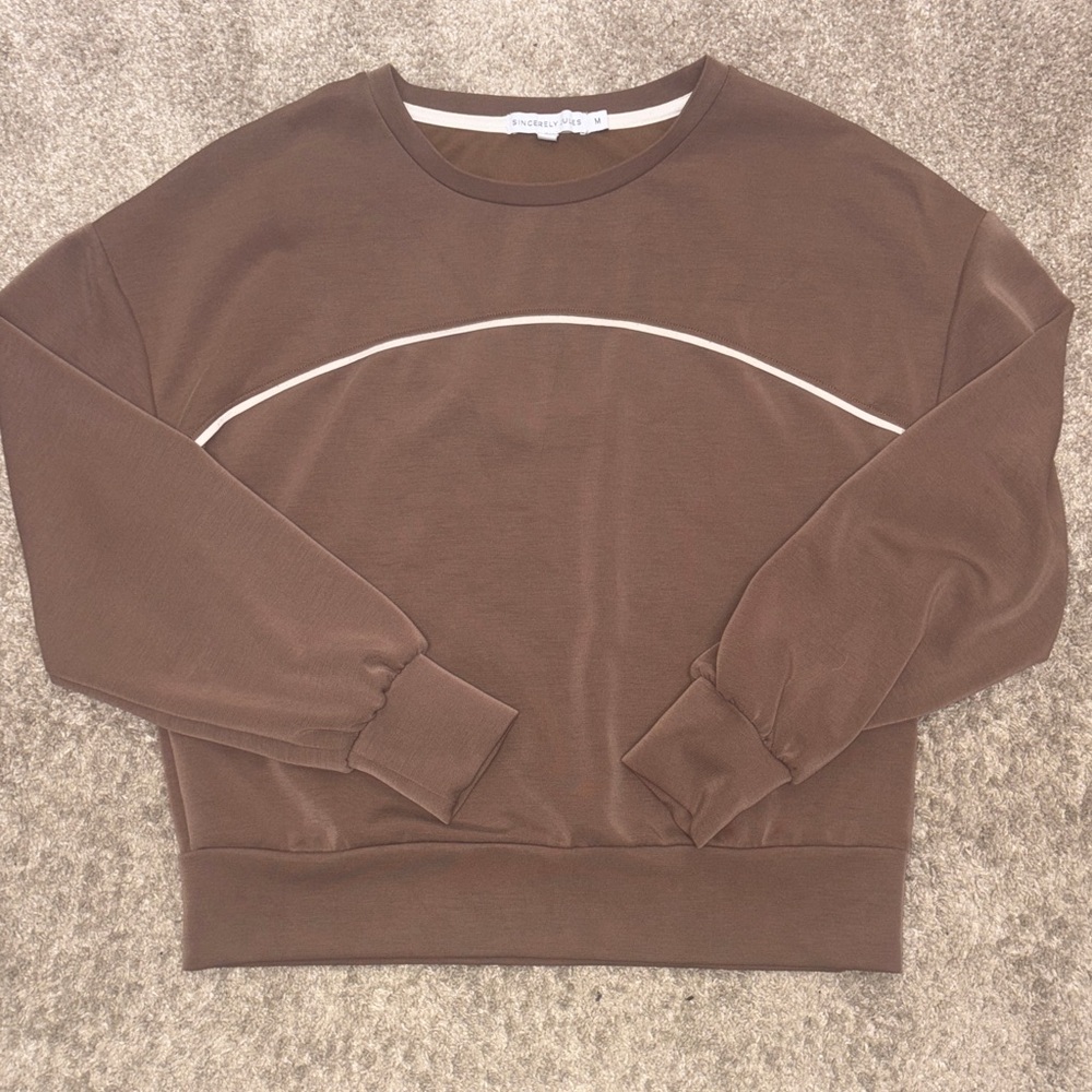 Junior’s Brown Pullover Sweatshirt with Contrast Stripe